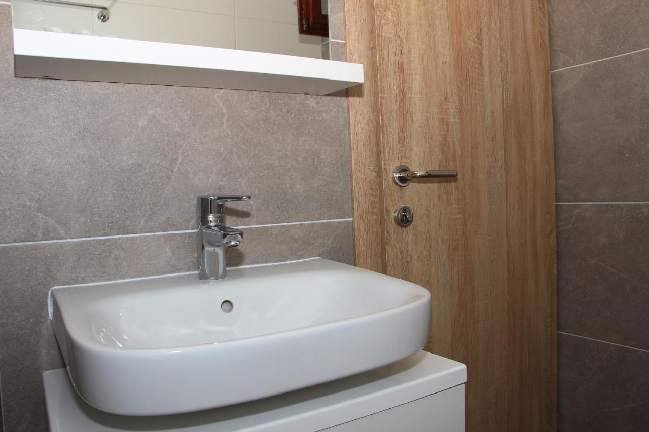 Apartments Jezera Lovisca Экстерьер фото